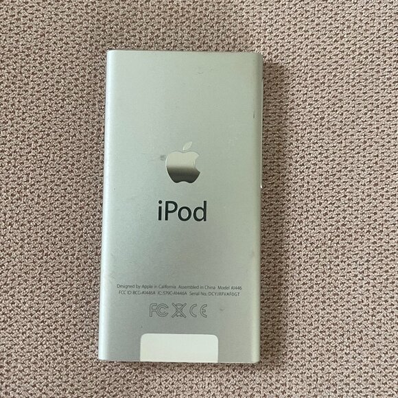 Apple iPod Nano 7th Generation - Picture 2 of 3